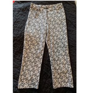 Petite Capris - Black & White Flower Print